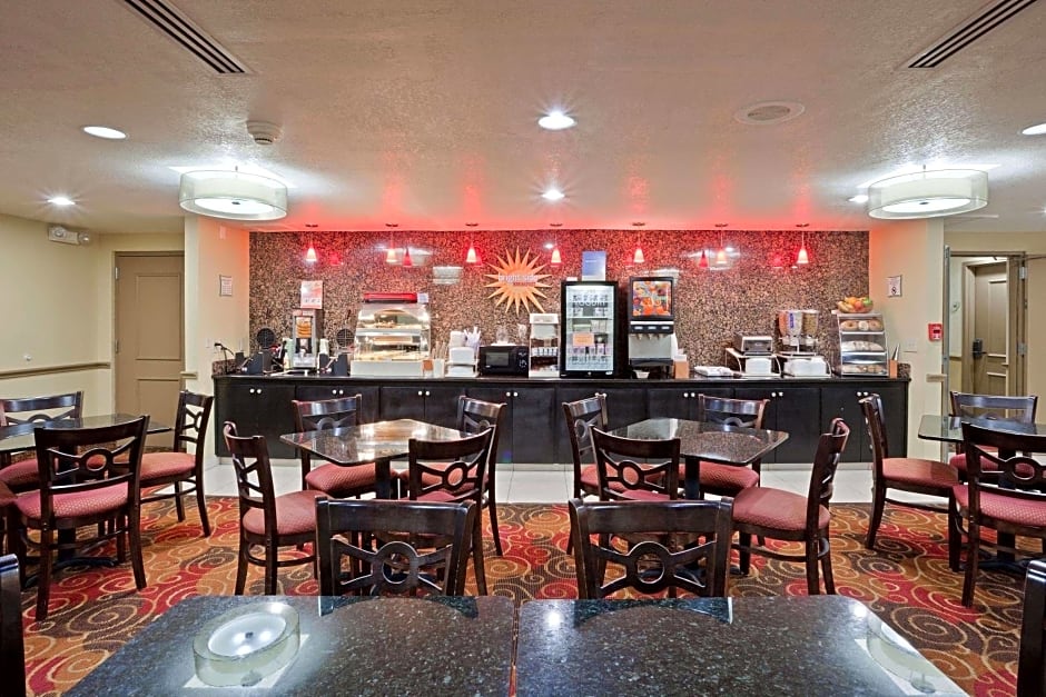 La Quinta by Wyndham Salina