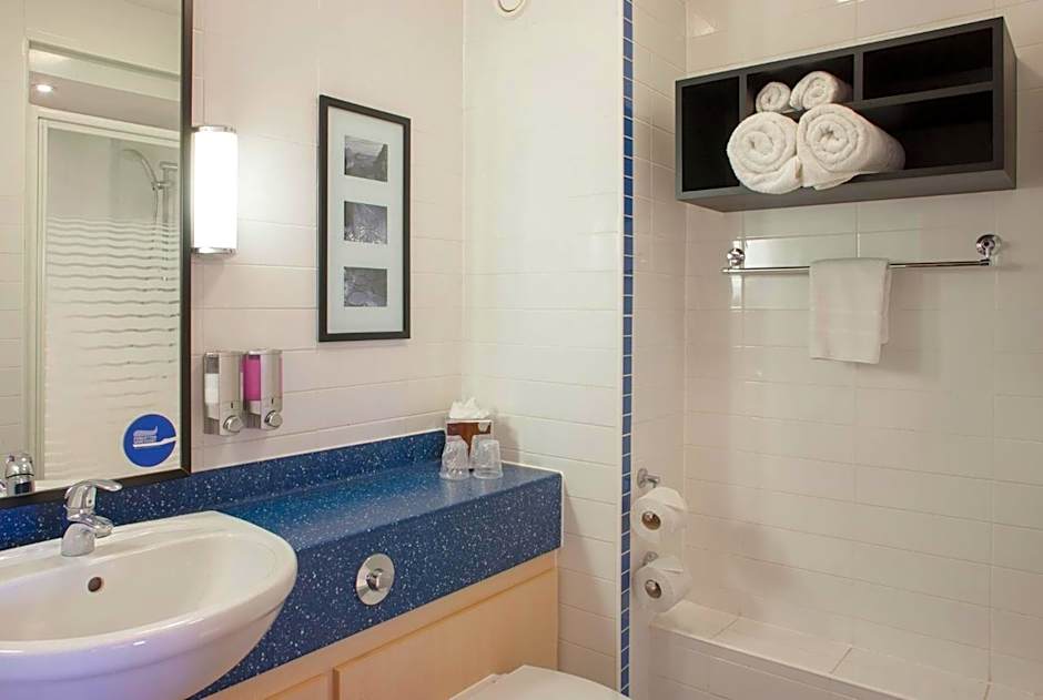 Holiday Inn Express Birmingham Star City By IHG