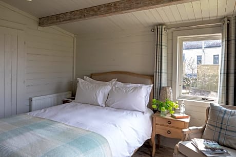 Lodge-Superior-Ensuite with Shower-Garden View-The Roost