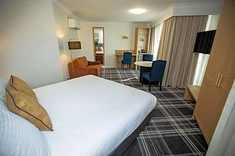 King Suite with Spa Bath