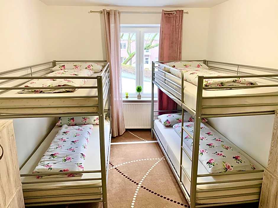 New Hostel Berlin Mitte FREE SNACK hot tea and coffee