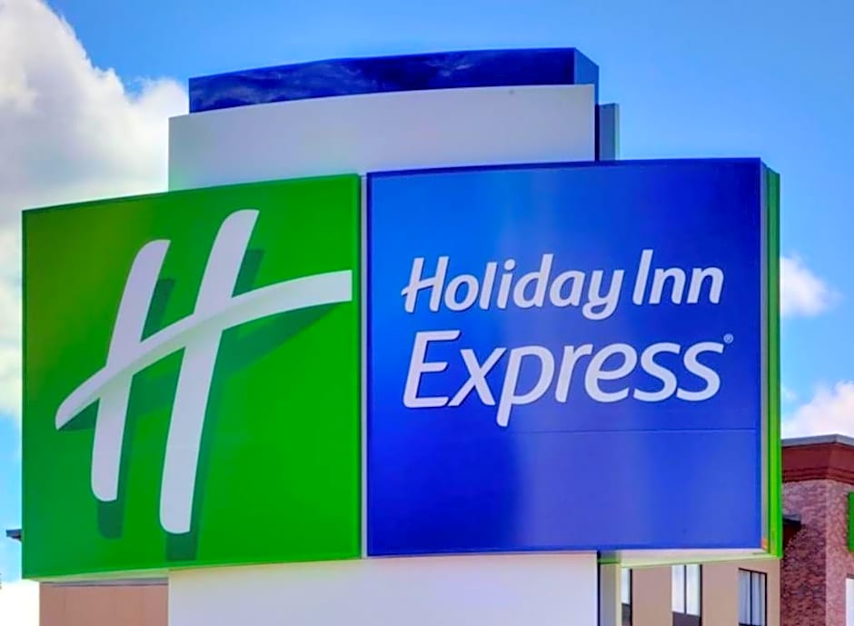 Holiday Inn Express & Suites Joplin Southeast