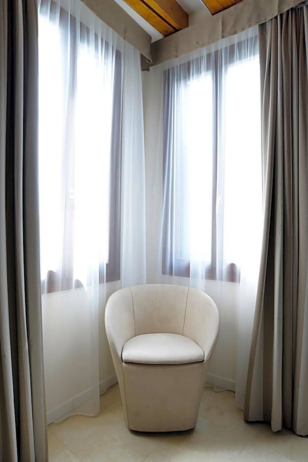 Leone Hotel