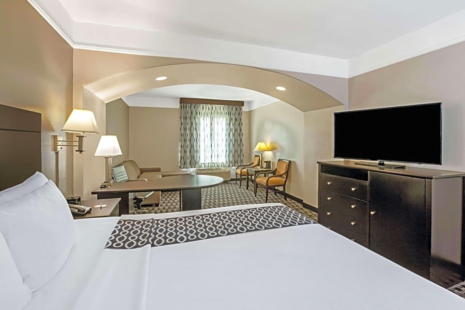 La Quinta Inn & Suites by Wyndham Deer Park
