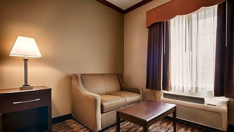 1 King Bed, Non-Smoking, High Speed Internet Access, Microwave And Refrigerator, Coffee Maker, Conti