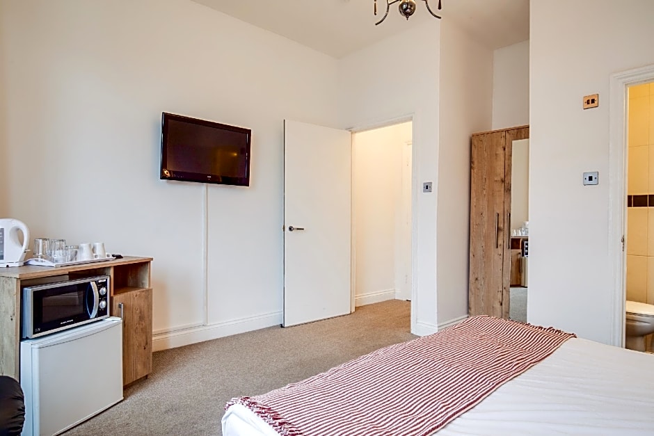 OYO TamTam Acton Hotel