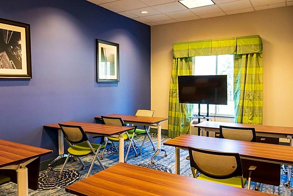 Comfort Inn & Suites Plainville-Foxboro