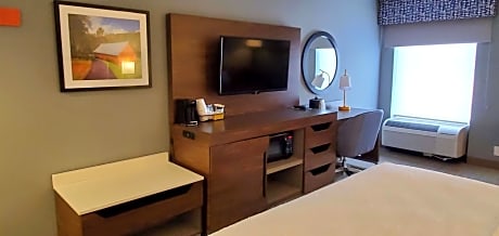 King Room with Sofa Bed - Hearing Accessible/Non-Smoking