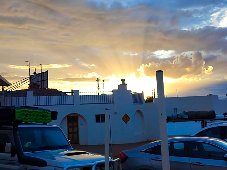 Radeka Downunder Underground Motel