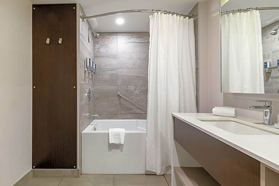 Four Points by Sheraton Levis