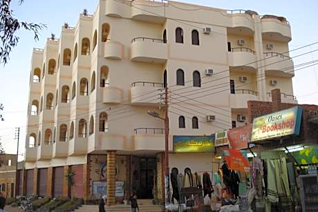 Western Desert Hotel & Safari