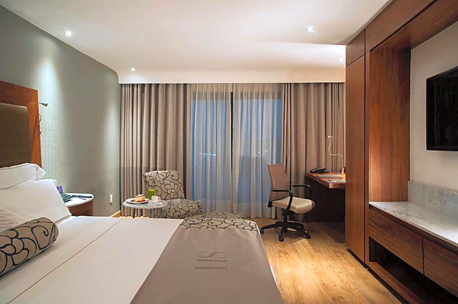 HS HOTSSON Hotel Leon