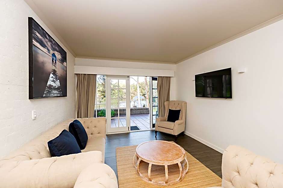 Photo 1 of 10 of Spa 2 Bedroom Suite, Jetted Tub, Lake View