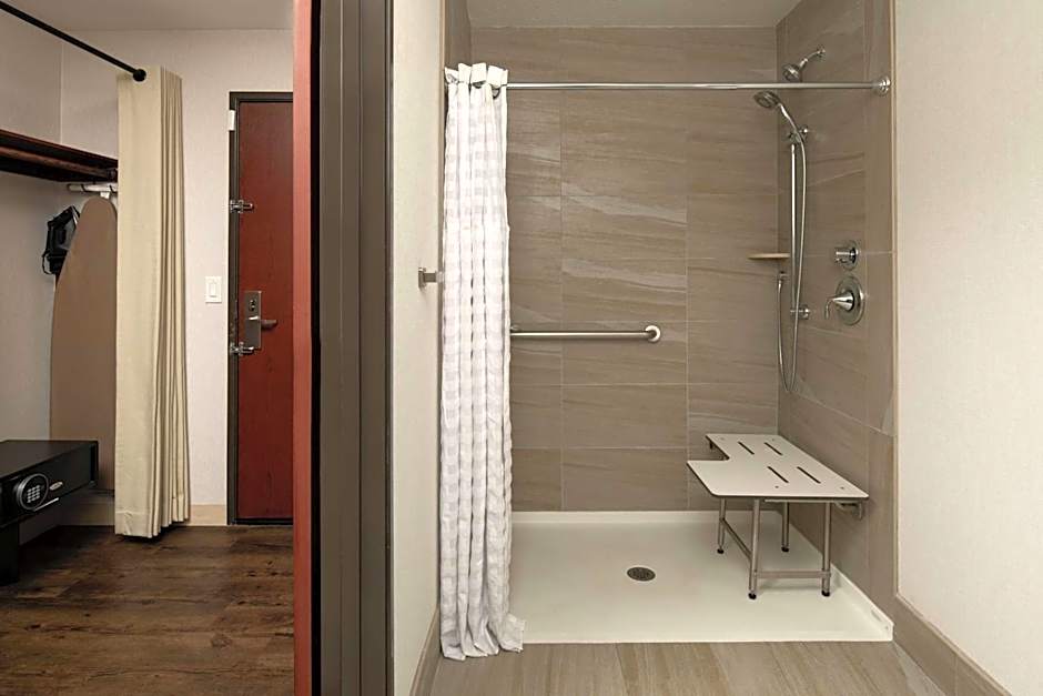 DoubleTree By Hilton Portland Tigard