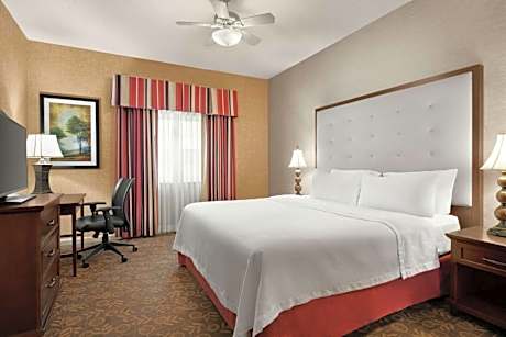 Deluxe King Suite - Non-Smoking