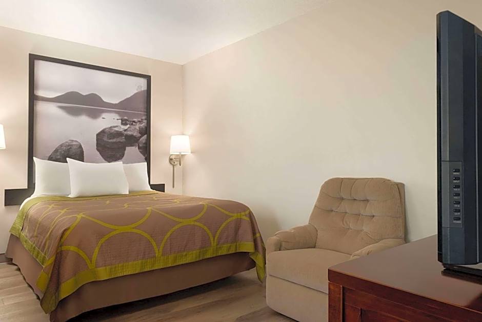 Super 8 by Wyndham Bethany MO