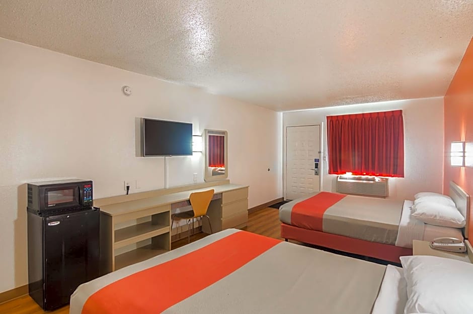 Motel 6-Lawton, OK