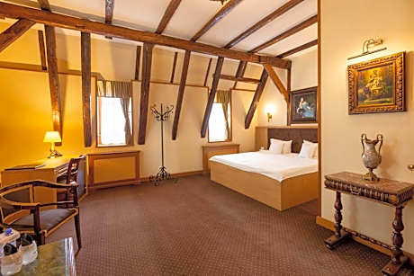 Deluxe King Room with view at Big Square