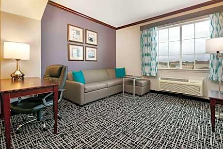 Deluxe Executive King Room - Non-Smoking