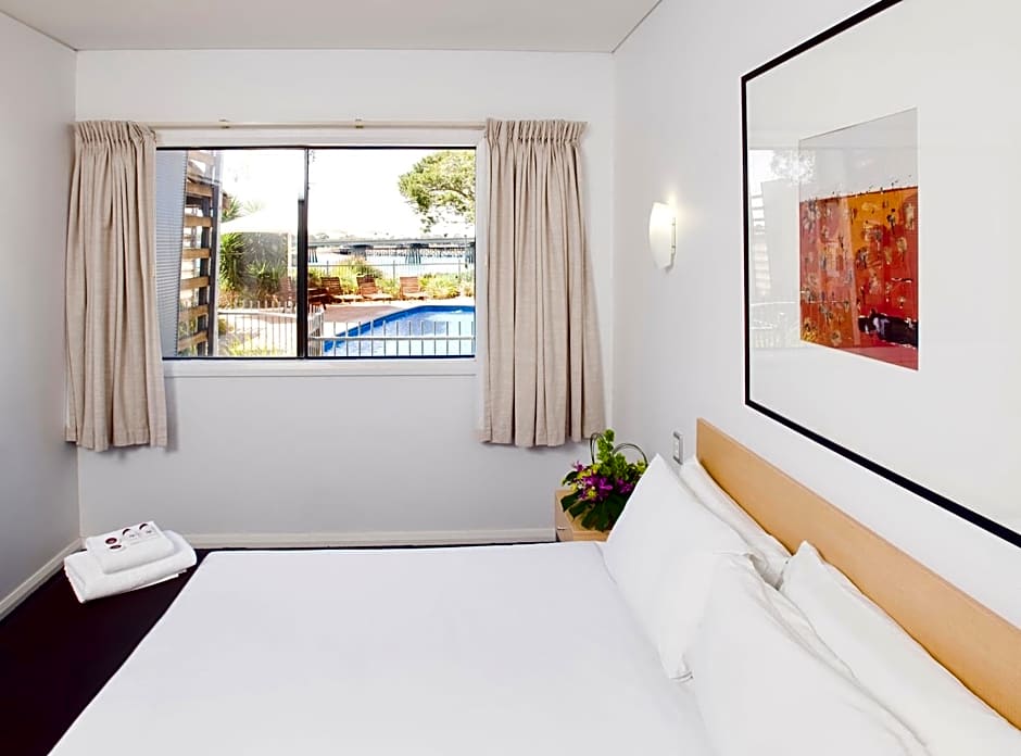 Majestic Oasis Apartments