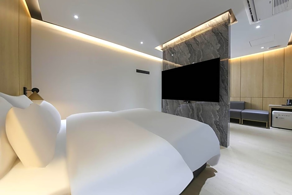 Brown Dot Hotel Pyeonghwa plaza