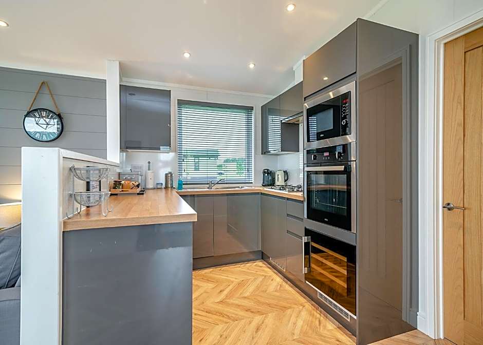 Midsomer Lodges