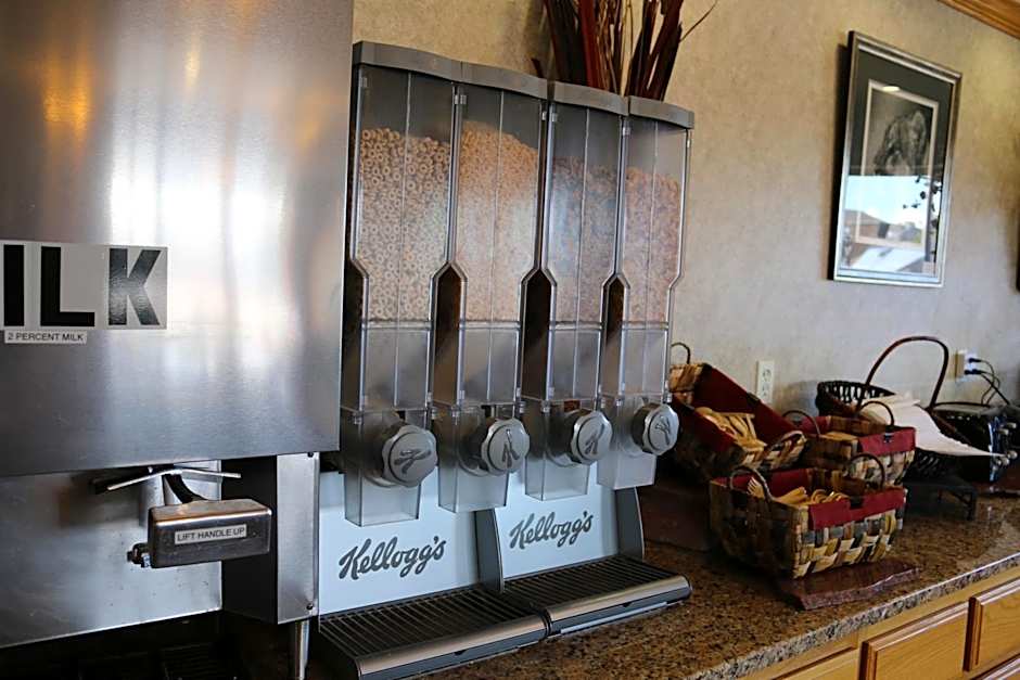 Gray Wolf Inn & Suites