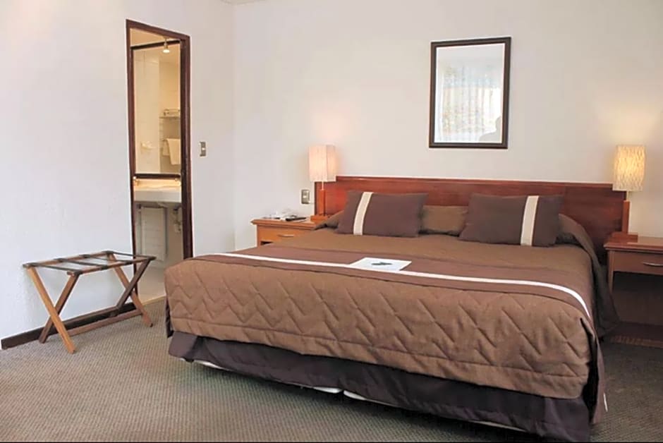 Hotel Alcalá Del Río