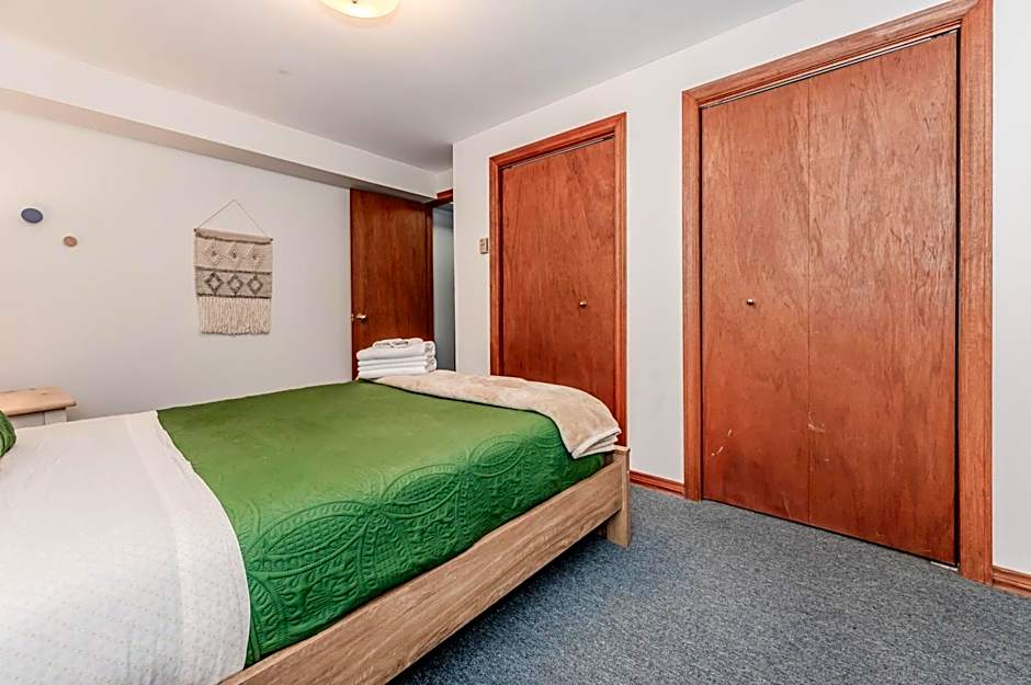 TGIF - Serene Waterfront Retreat