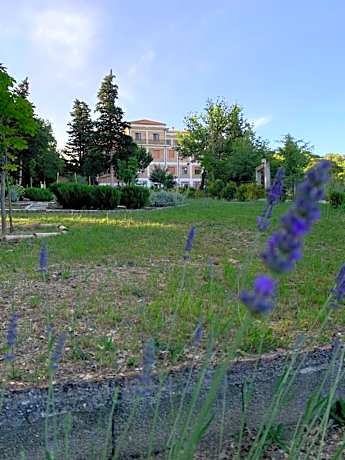 Single Bed in Male Dormitory Room with Shared Bathroom