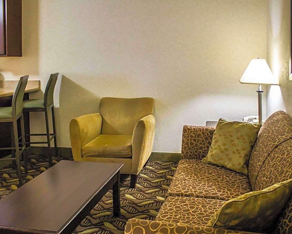 Quality Inn & Suites Mansfield
