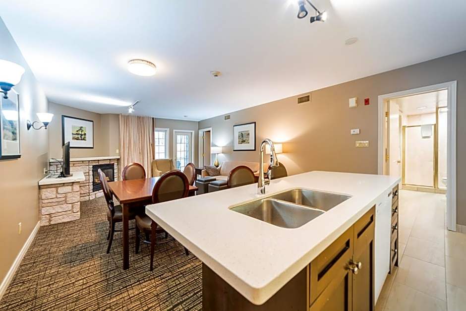 Horseshoe Valley Suites - The Azure
