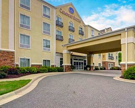 Comfort Suites near Hot Springs Park