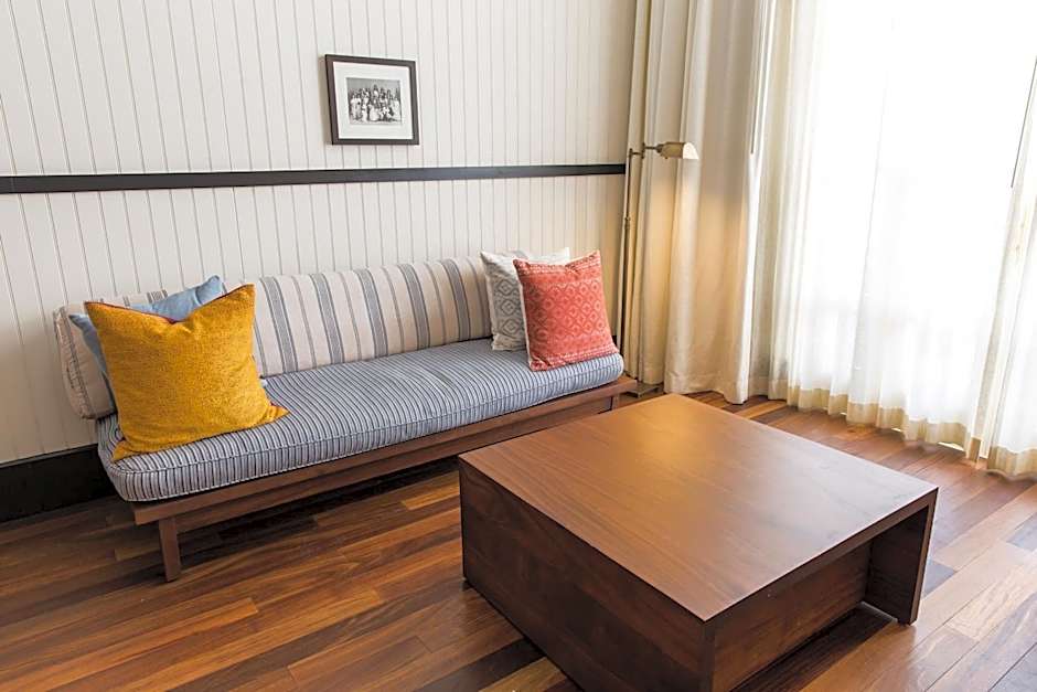 American Trade Hotel