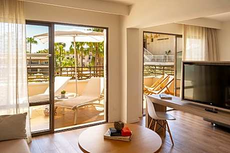 The Loft with Pool Solarium View