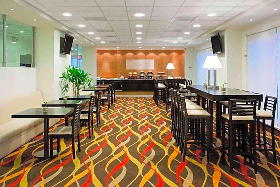 La Quinta Inn & Suites by Wyndham San Luis Potosi