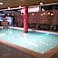 Townhouse Oak Vera Hotel Near Clark International Airport