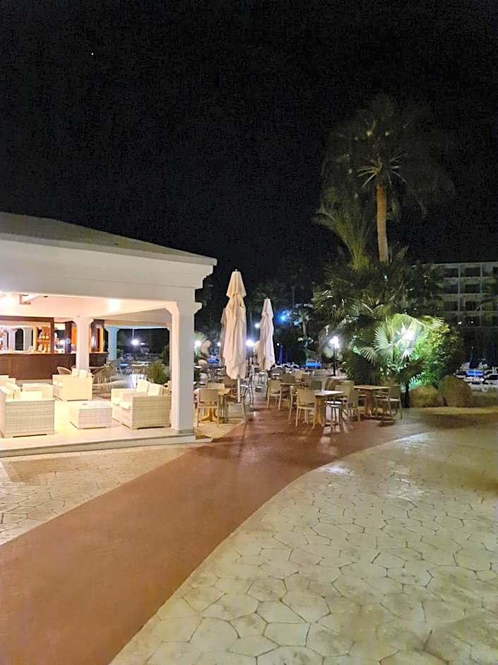 Nissiana Hotel & Bungalows