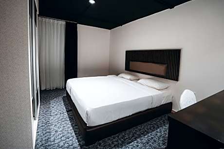 Deluxe Double Room (2 Adults + 1 Child)