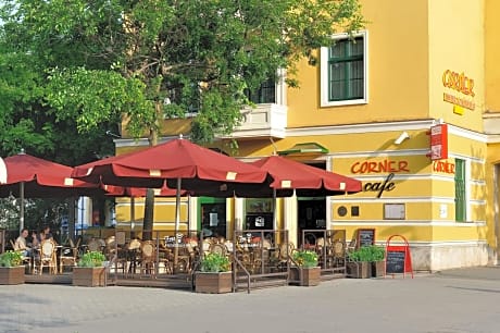 Corner Hotel & Kávéház