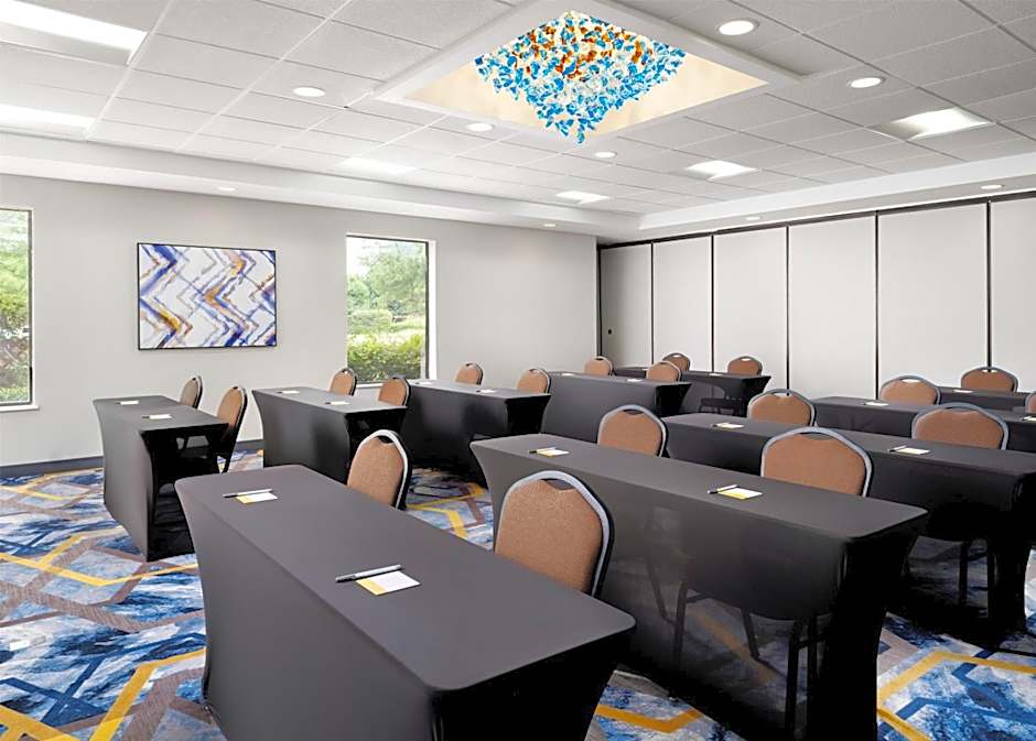 Hampton Inn & Suites Dallas-DFW ARPT W-SH 183 Hurst