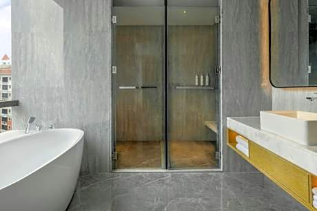 One-Bedroom Deluxe King Suite with City View