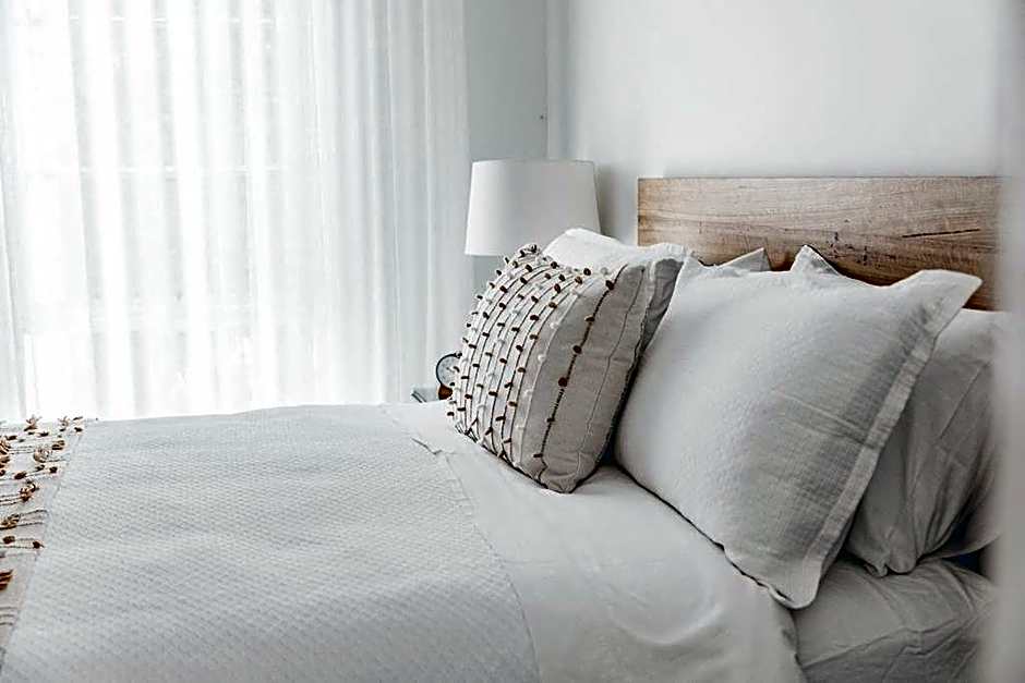 Edge17 Waterfront Apartment, plus Cottage with Garden View - Port Fairy