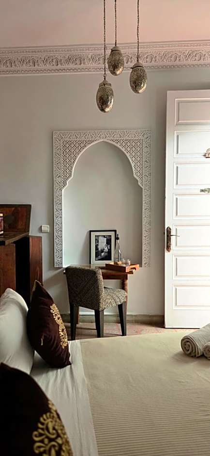 Riad Laly Tourisme Eclairé Le bijou de la medina