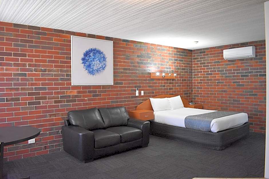 Town House Motor Inn