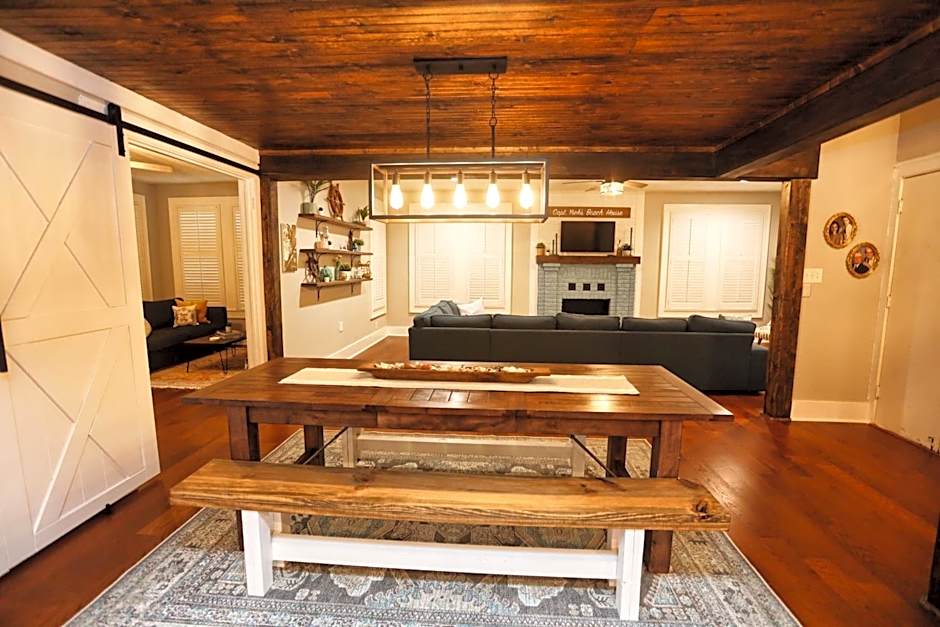 Historic Home Family Friendly Close to Seawall