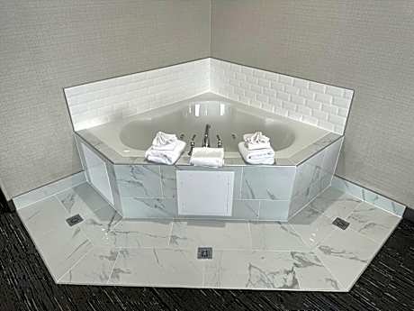 1 King Suite Jetted Tub