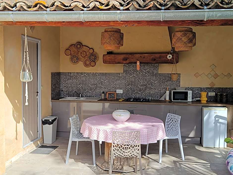 Chambre D Hotes La Dragonne – Maubec, UT