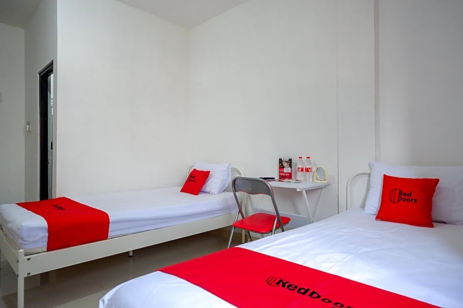 RedDoorz Syariah near Universitas Jenderal Soedirman 2
