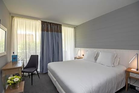 Family Room (2 Adults + 2 Children)